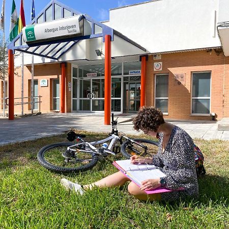 Albergue Inturjoven Sevilla Buitenkant foto