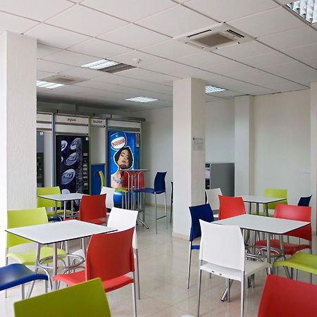 Albergue Inturjoven Sevilla Buitenkant foto