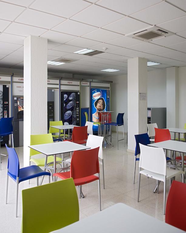 Albergue Inturjoven Sevilla Buitenkant foto