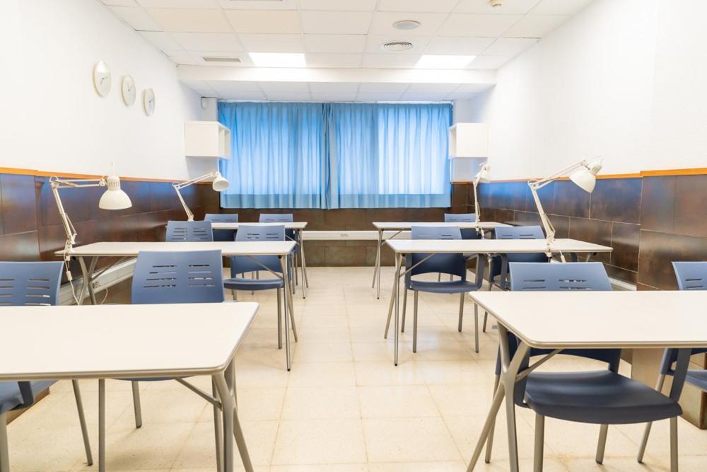 Albergue Inturjoven Sevilla Buitenkant foto