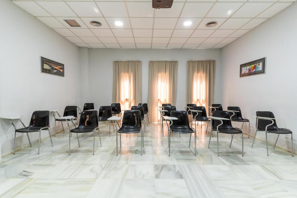 Albergue Inturjoven Sevilla Buitenkant foto