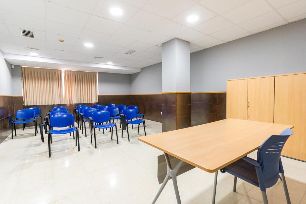 Albergue Inturjoven Sevilla Buitenkant foto