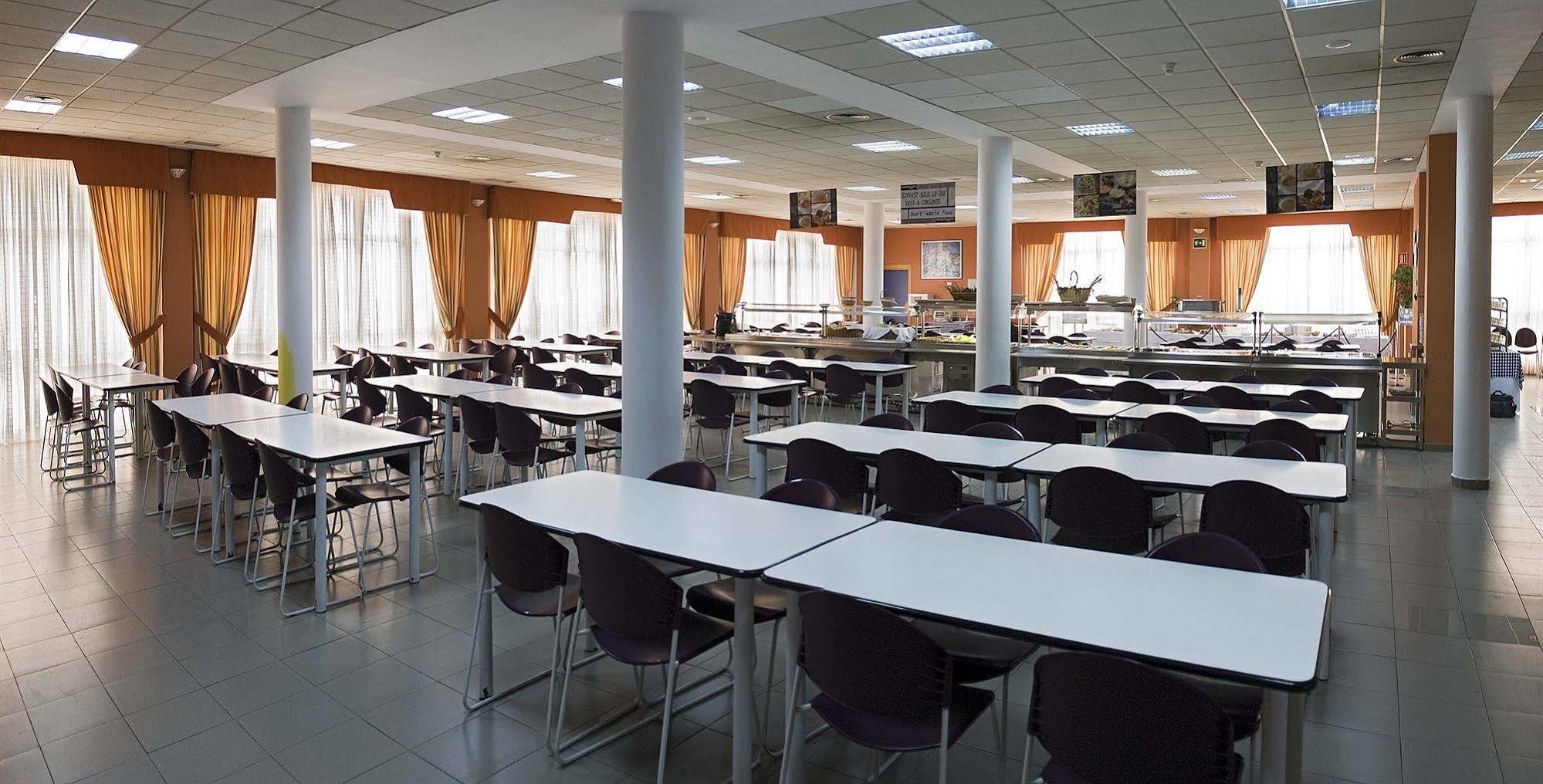 Albergue Inturjoven Sevilla Buitenkant foto