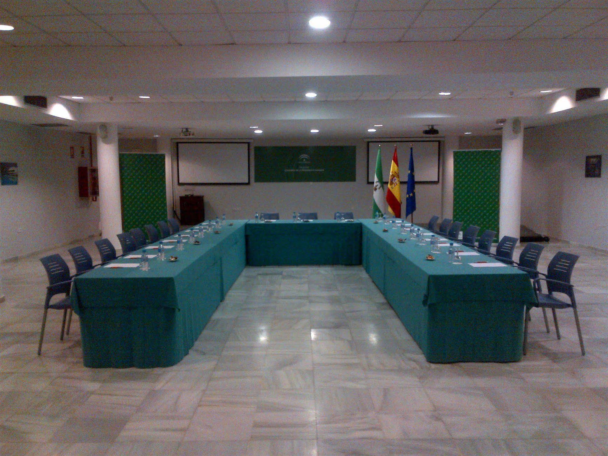 Albergue Inturjoven Sevilla Buitenkant foto