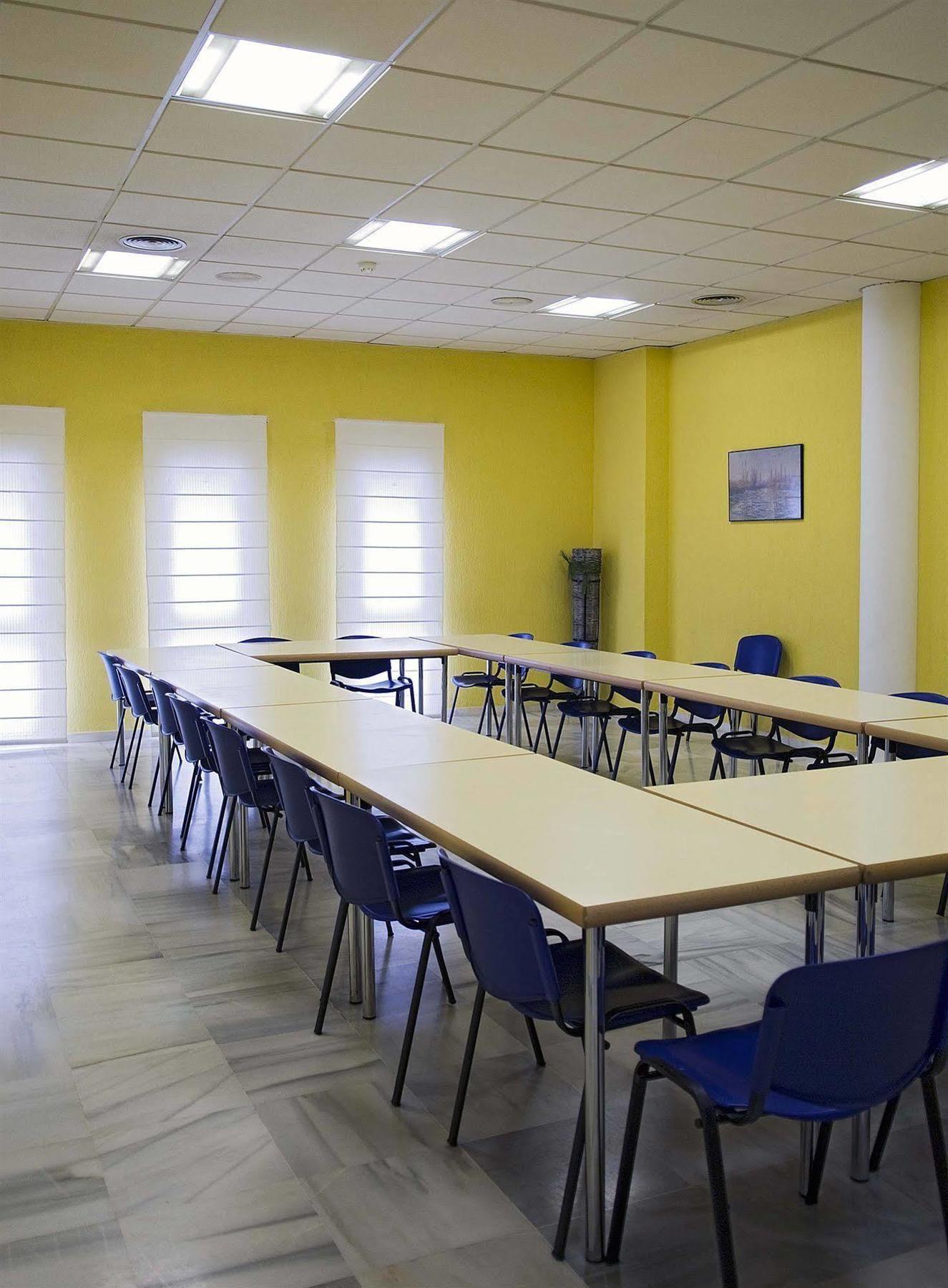 Albergue Inturjoven Sevilla Buitenkant foto