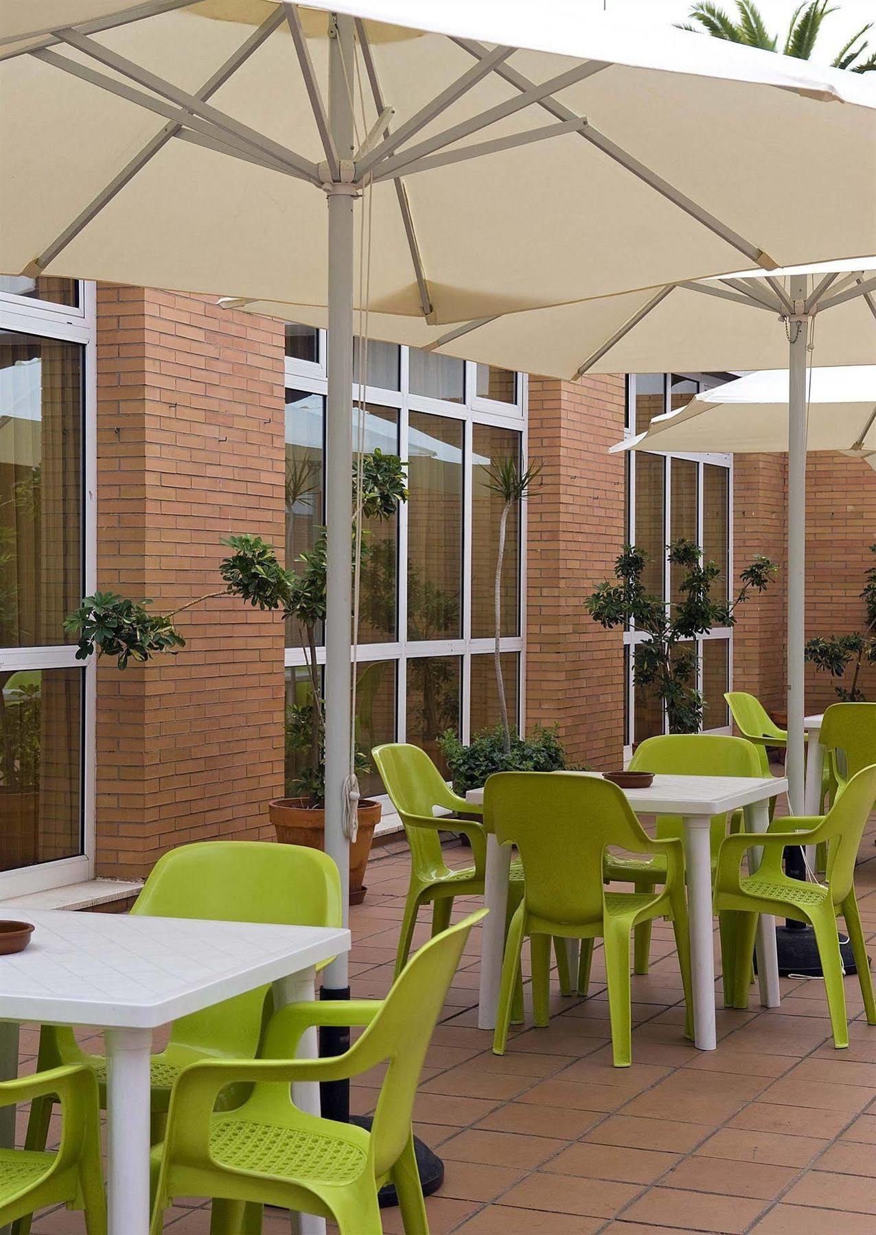 Albergue Inturjoven Sevilla Buitenkant foto